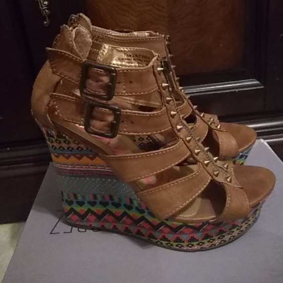 Brown wedges - Picture 2 of 4